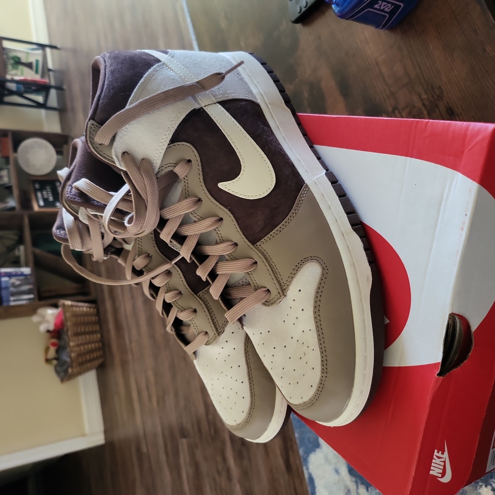 Nike Dunk High "Dark Chocolate"